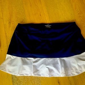 Navy and white vineyard vine skort